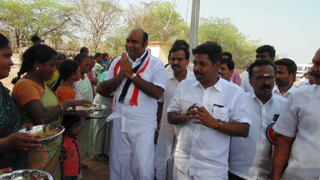 ttv dinakaran verses senthilpalaji... Election situation